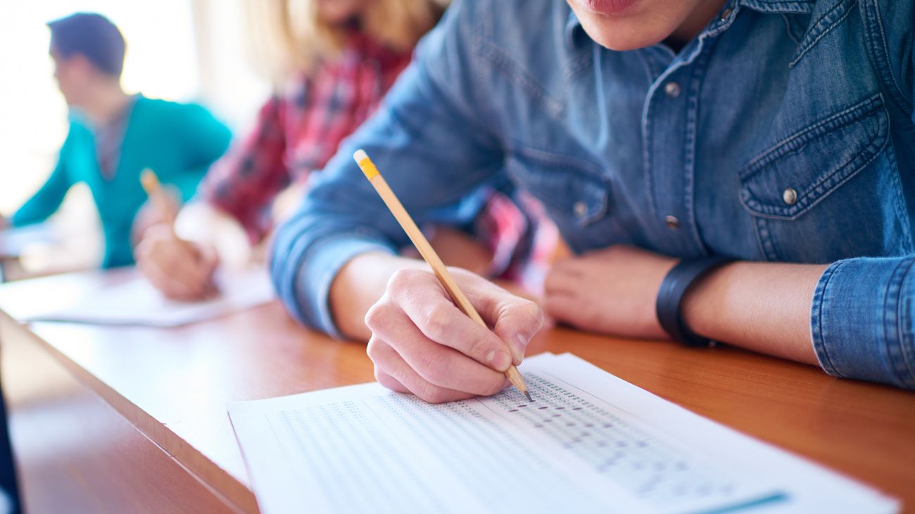 Estudiantes preparan Admisión 2025 y descubren carreras mejor remuneradas