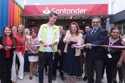 Banco Santander inaugura programa "Santander en tu comuna" en Renca