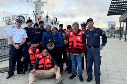 Rescatan a tripulación de La Ballena en operativo de Armada