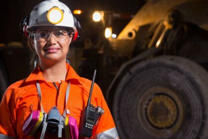 La participación femenina en la minería crece un 40% en la última década: Avances y desafíos