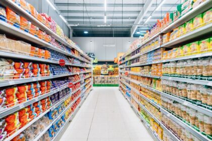 Horarios especiales y cierres de supermercados para Año Nuevo 2025