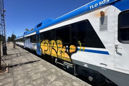 Vandalizan tren en pruebas en Los Lagos ¡Medidas de seguridad urgentes!