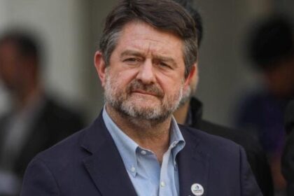 Gobernador Claudio Orrego solicita pistolas taser en Chile: ¿Aprobación cercana?