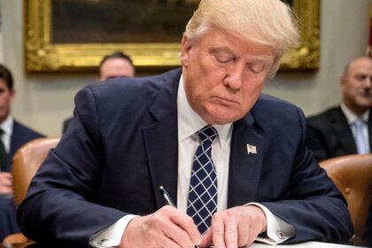 Trump inicia segundo mandato con políticas extremas en inmigración y energía