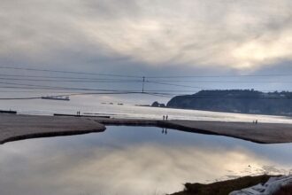 Vertimiento de agua arcillosa afecta balneario en Puchuncaví: Aguas Pacífico aclara situación