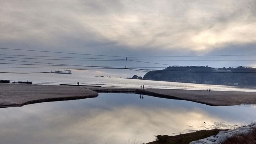 Vertimiento de agua arcillosa afecta balneario en Puchuncaví: Aguas Pacífico aclara situación