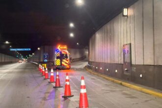 Encerrona en autopista Costanera Norte deja a tres delincuentes heridos