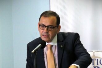 Investigan al ministro Ulloa por posibles vínculos con abogado Hermosilla