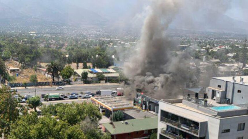 Incendio en servicentro de Ñuñoa causa conmoción en Gran Santiago