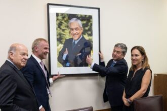 Sala de Hacienda del Senado lleva nombre de Sebastián Piñera