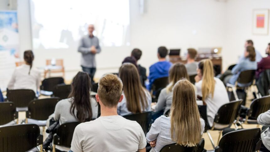 Alta incidencia de reclamos en educación superior: mejora en resolución