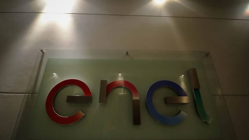 Enel desafía multa millonaria por cortes de energía en Chile