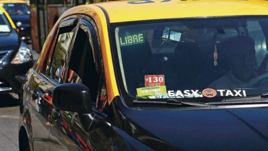 Taxista en Providencia acusado de cobrar $400 mil a turistas chinos