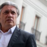 Alejandro Navarro cuestiona gestión de Boric y apunta al Congreso