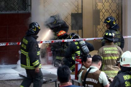 Evacuación por alerta de humo en Cerro Santa Lucía Santiago