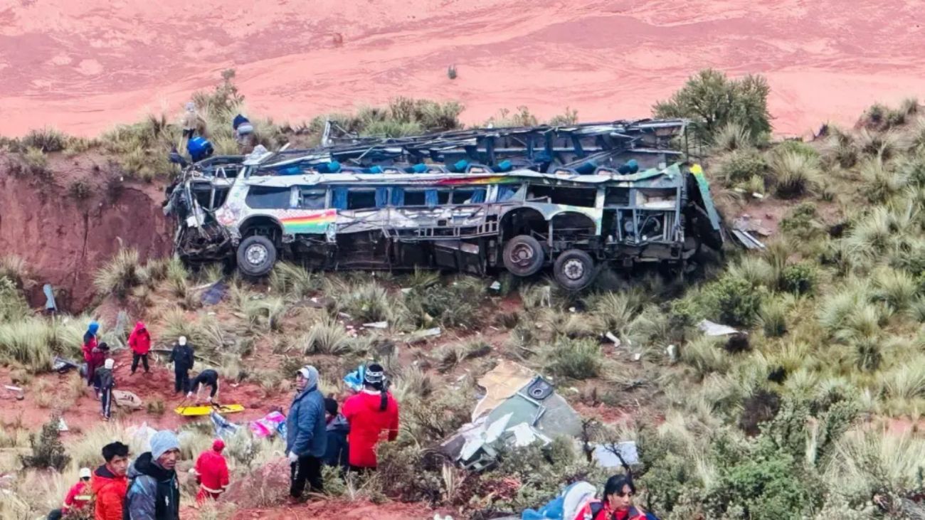 Tragedia mortal en Bolivia: 25 fallecidos tras desbarrancamiento en Potosí