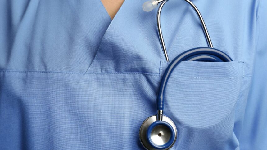 Funcionarios de Salud en paro por falta de pago de bono