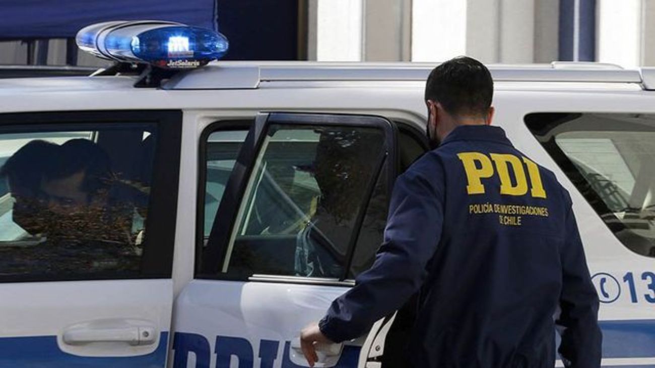 Tres extranjeros detenidos por venta de tecnología robada en Estación Central