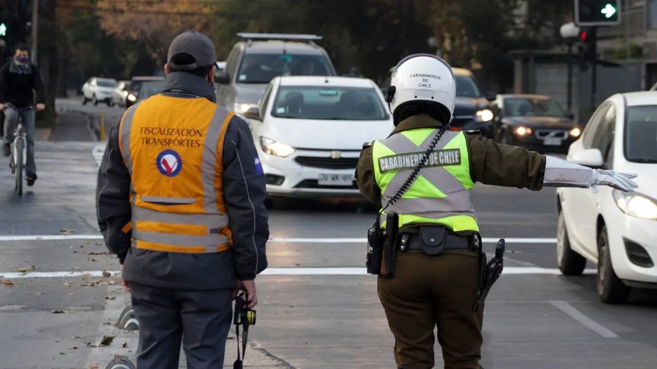 Restricción vehicular en Santiago: ¿Cuáles autos no pueden circular este martes?