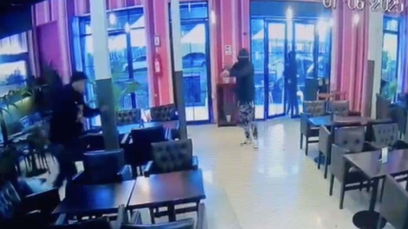 Balacera en Cosmopolitan Bar de Santiago: dos personas intimidadas por armados