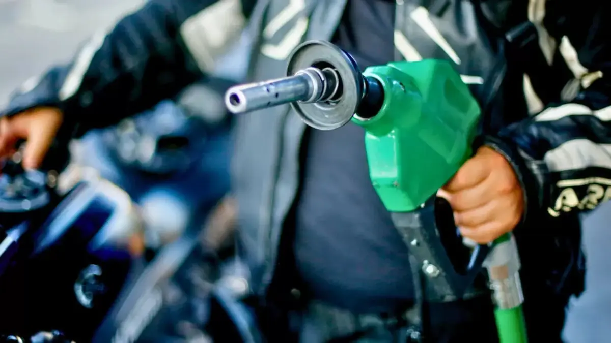 ¿Cómo puedes ahorrar hasta $300 por litro en bencina este julio?