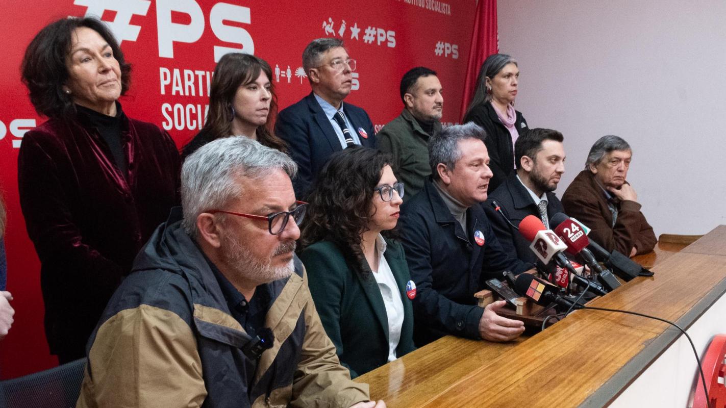 Reunión de la oposición en la sede del Partido Socialista.