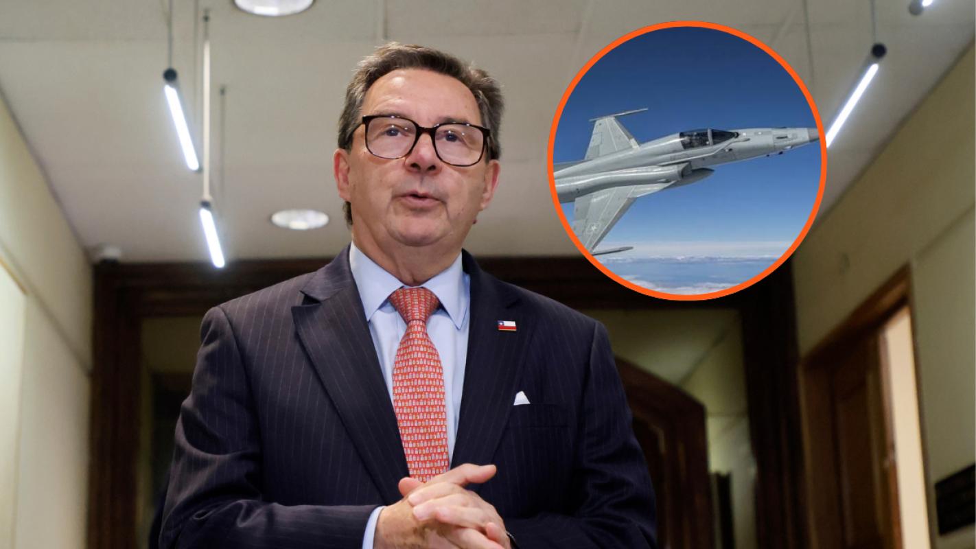 Ministro de Defensa Fernando Barros durante el anuncio de renovación de equipos militares.