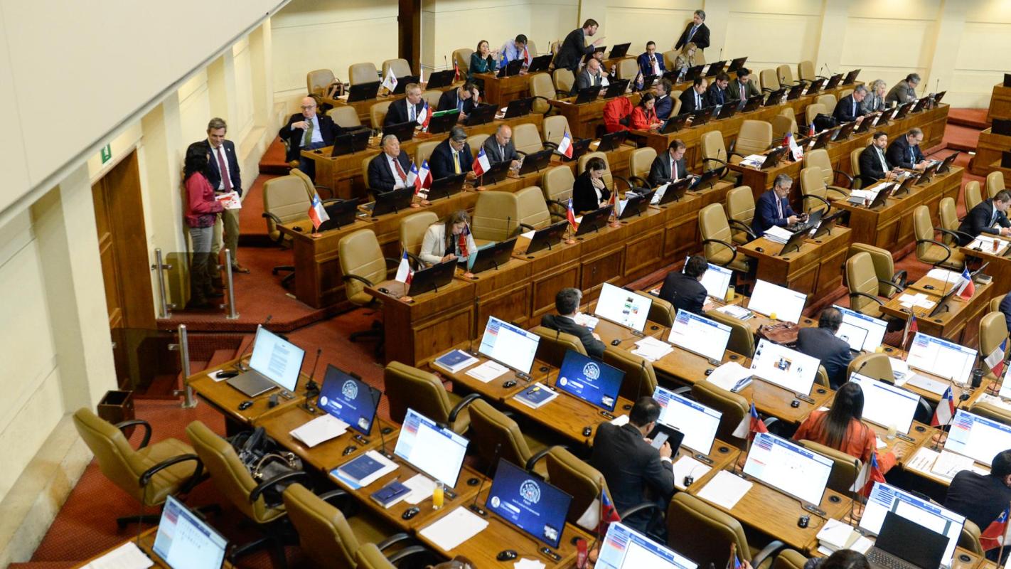 Aprobación de nueva ley de partidos políticos en Chile.