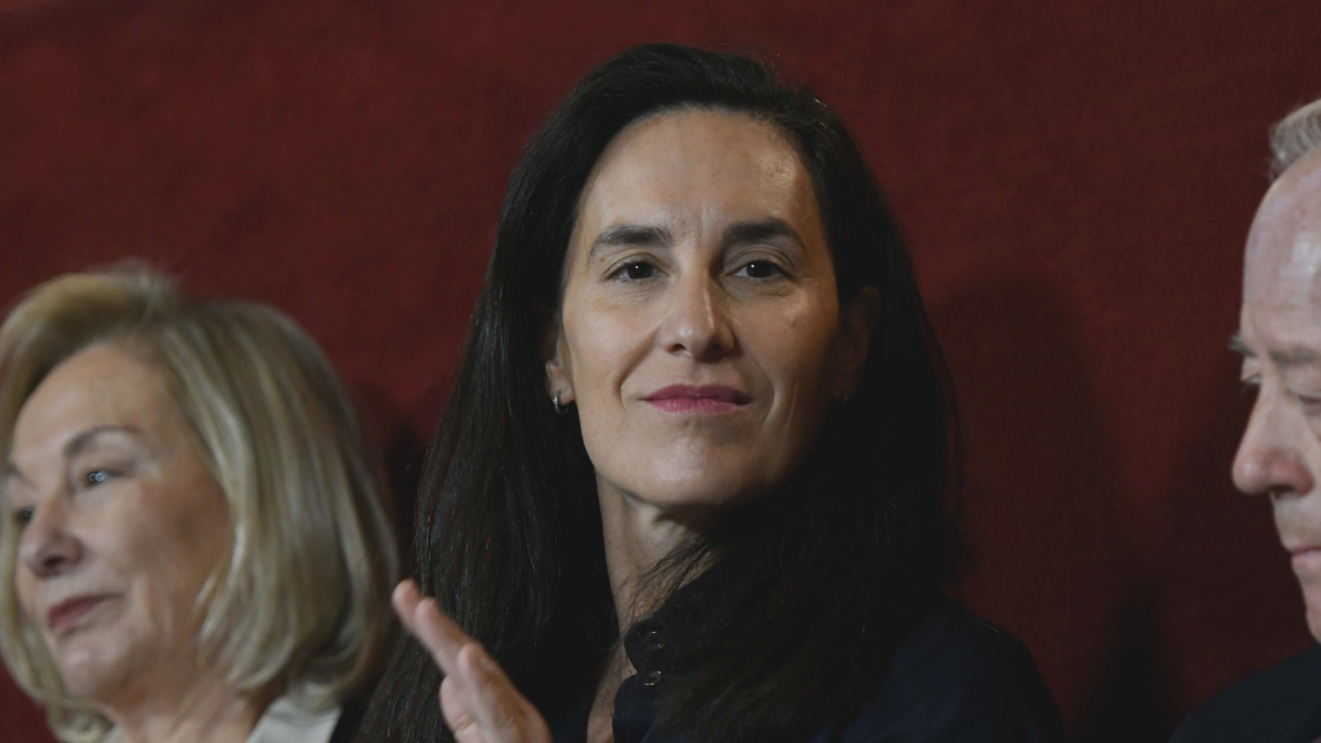 Cecilia Piñera defendiendo la atención pública de salud.
