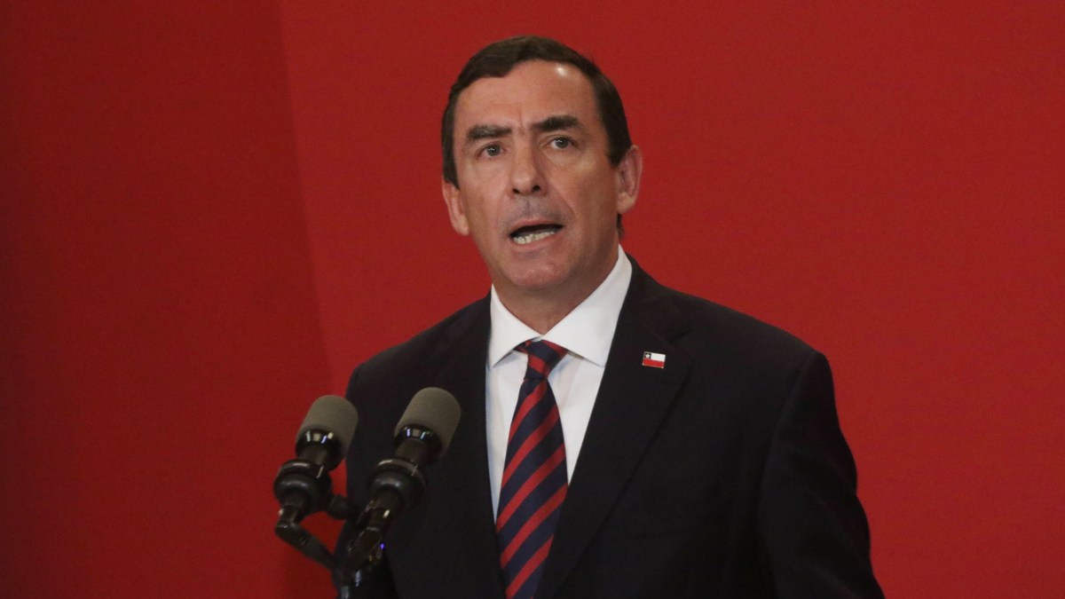Franco Parisi durante una conferencia de prensa