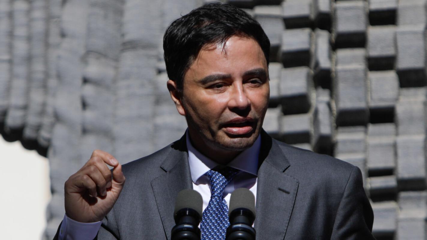 Senador Rodolfo Carter discutiendo sobre la crisis con Argentina.