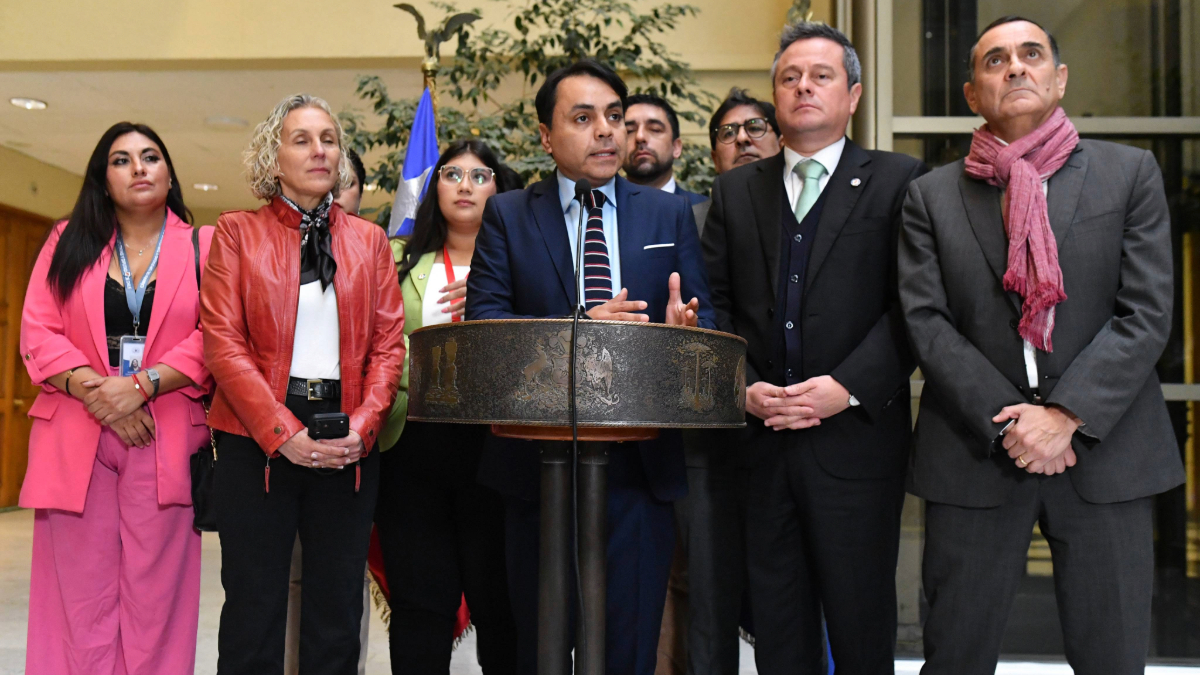 Ministro de Justicia Fernando Rabat en sesión especial