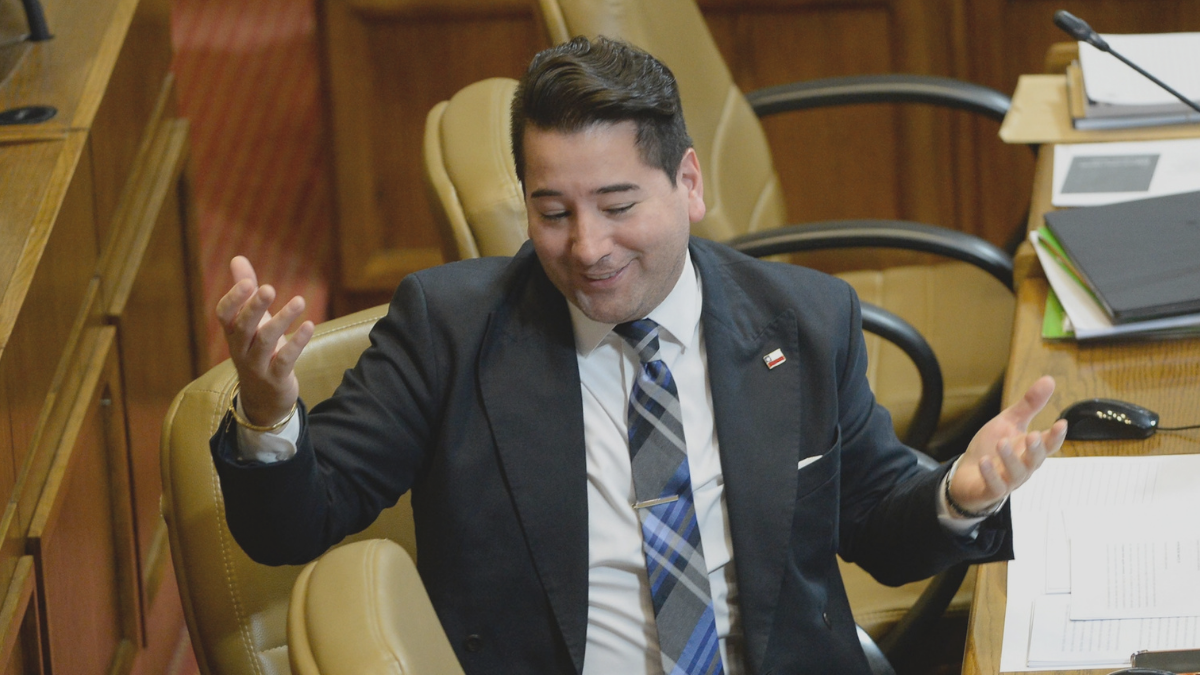 Diputado Javier Olivares en el Congreso