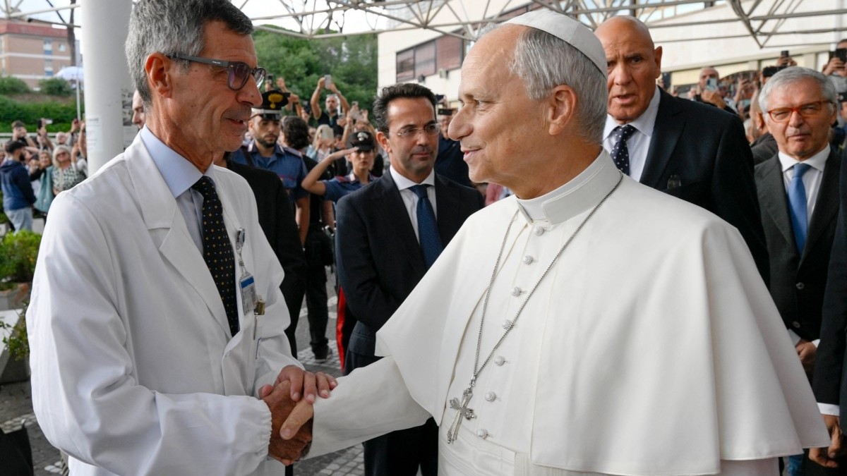 Papa León XIV regresando al Vaticano tras operación