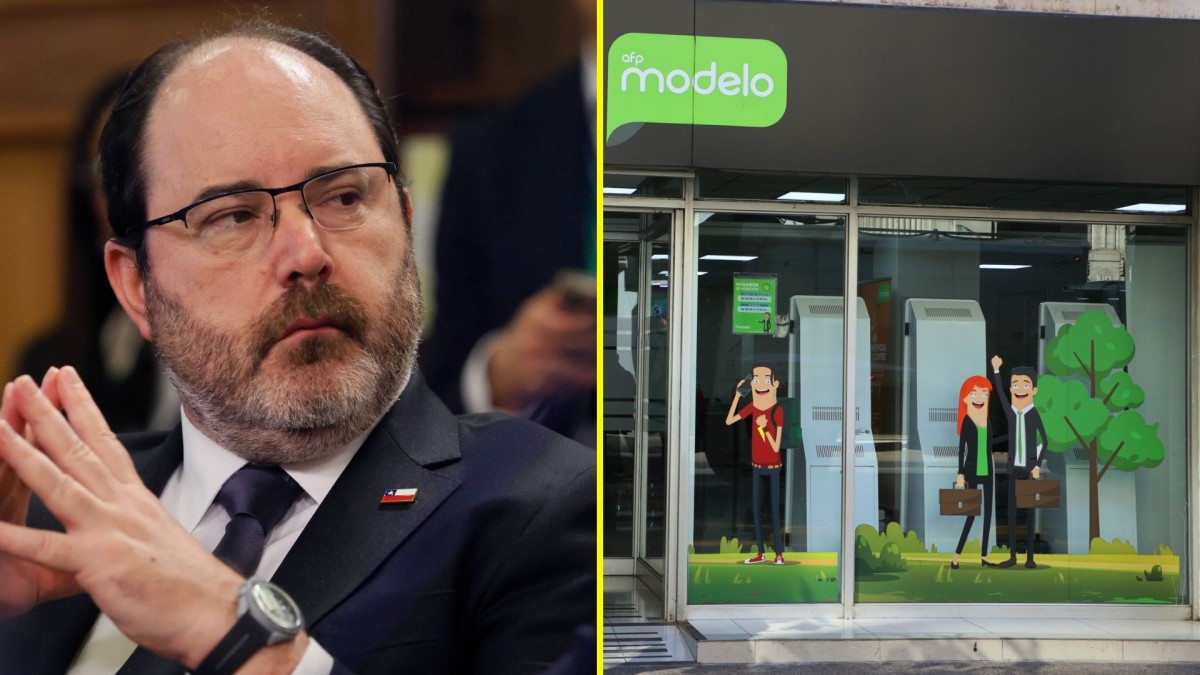 Ministro Tomás Rau durante una conferencia sobre fondos de pensiones